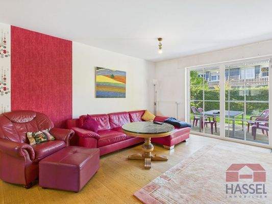 Wohnzimmer mit direktem Zugang auf die Terrasse