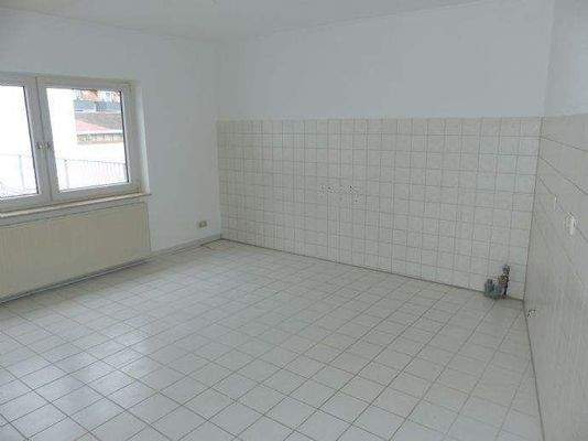 Wohnküche mit Fliesenspiegel