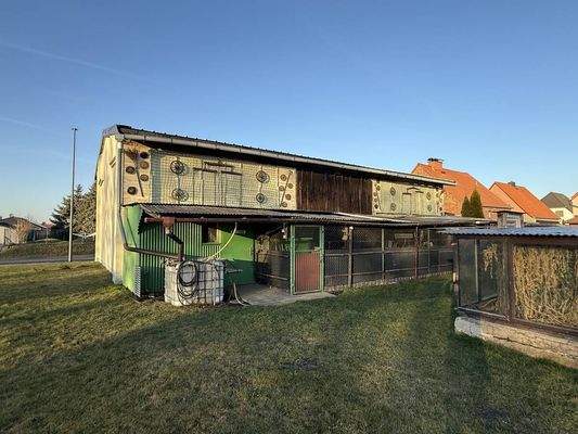 Scheunen-Rückseite und Stallung 