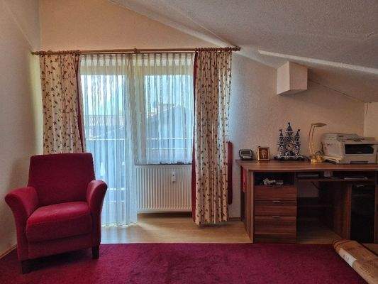Büro oder Schlafzimmer mit Balkon... Teilansicht