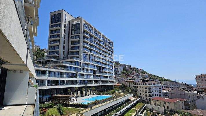 Apartments with 24/7 Security and Pool in Istanbul Maltepe