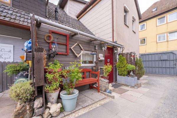 Vordach für gemütliches Sitzen auch bei Wind und Wetter