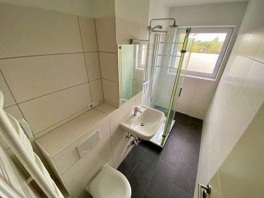 Komplett ausgestattetes Bad