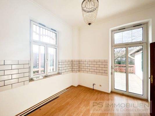 Küche mit Zugang zur Terrasse