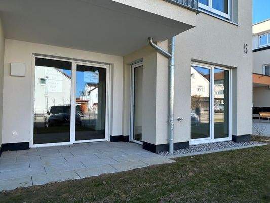 Ost-Terrasse + Gärtchen