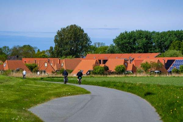 Weg vom Deich zum Ferienpark