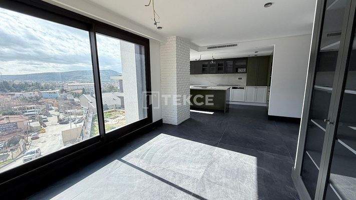 Elegant Semi-Detached Villas with Private Pools in İzmir