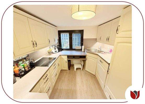 Küche mit heller Einbauküche