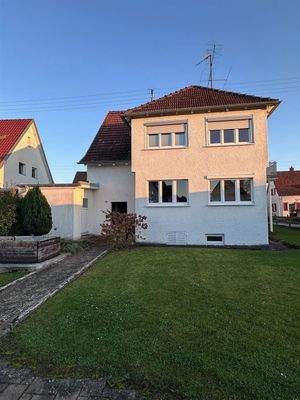 Gartenansicht mit Anbau