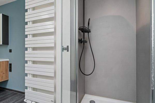 Bad mit Wanne und Dusche 7,11 m²