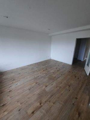 Leeres Zimmer mit Holzboden