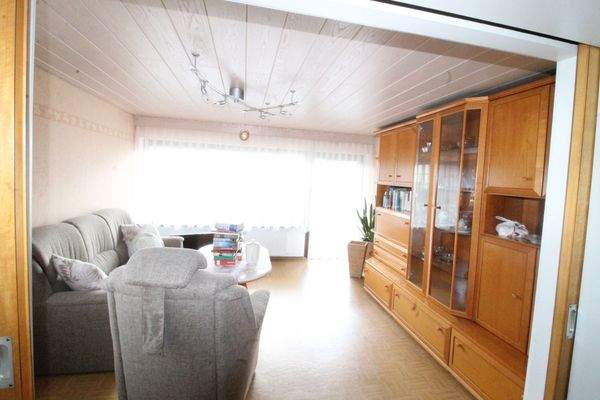 Lichtdurchflutetes Wohnzimmer