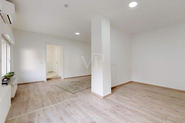 Schlafzimmer mit Ankleidebereich OG