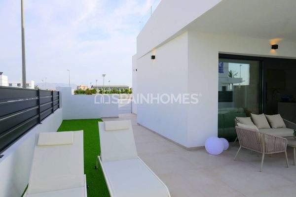 3-Bedroom Houses with Swimming Pools in Dolores Alicante