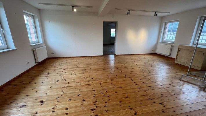 Büro 2 / Zimmer im OG