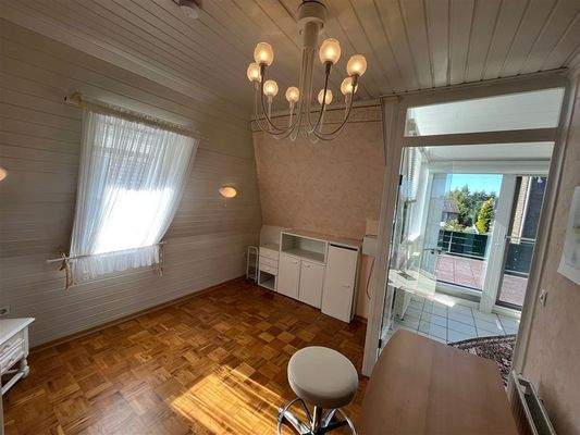 Zimmer im DG, Ausgang zum Balkon 