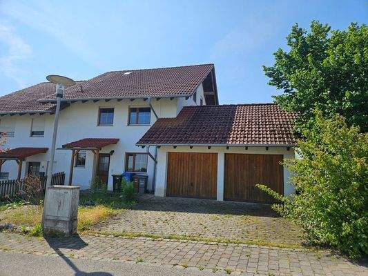 Garagen und Eingangsbereich