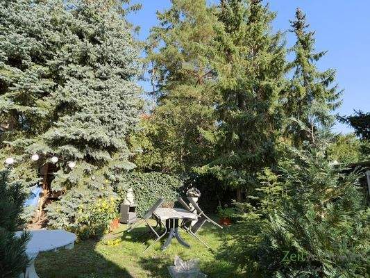 Sitzplatz hinter dem Haus