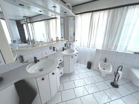 Wohnung EG Badezimmer