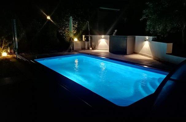 Pool beleuchtet