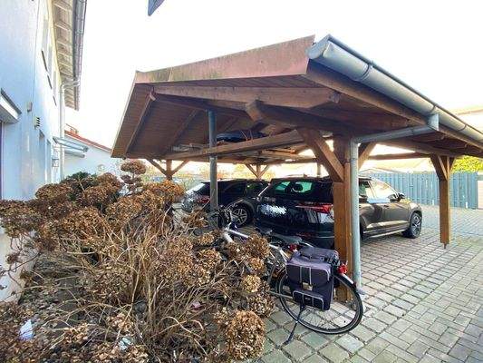 Großer Massivholz-Carport