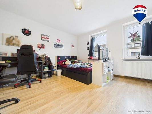 REMAX Immobilien DeLux Eigentumswohnung Kinderzimmer Schwalbach Mark Borowicz