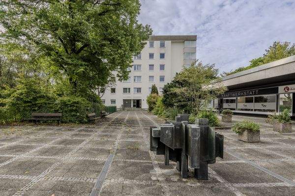 Innenhof mit Ladenzeile