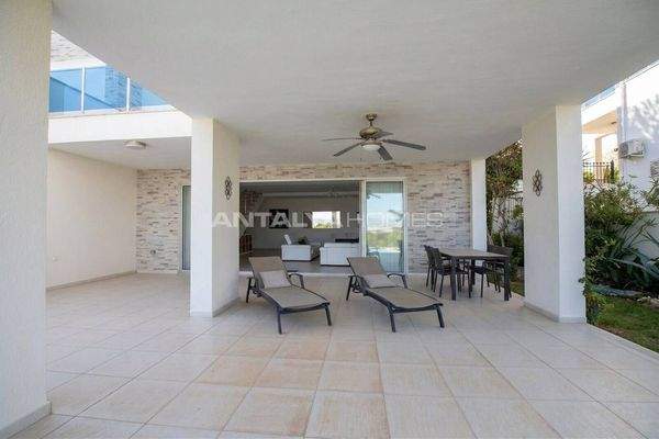 4-Bedroom Triplex Villa with Pool in Antalya