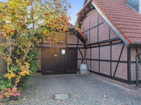 601 Garage und Nebengebäude.jpg