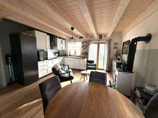 Wohnküche mit Schwedenofen im EG