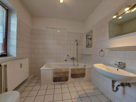 Wannenbad im EG - Ansicht I