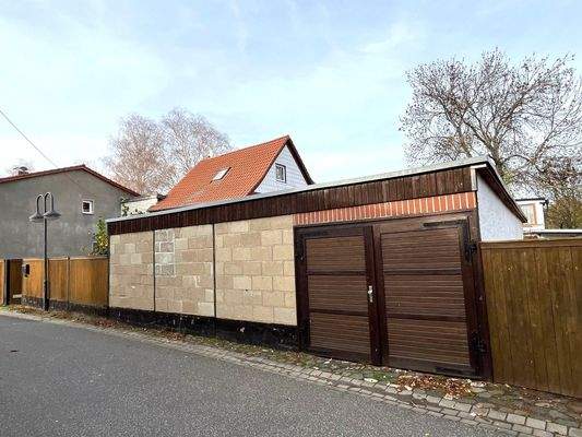 Mit Garage und Werkstatt