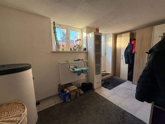 Hauswirtschaftsraum mit Heizung im KG