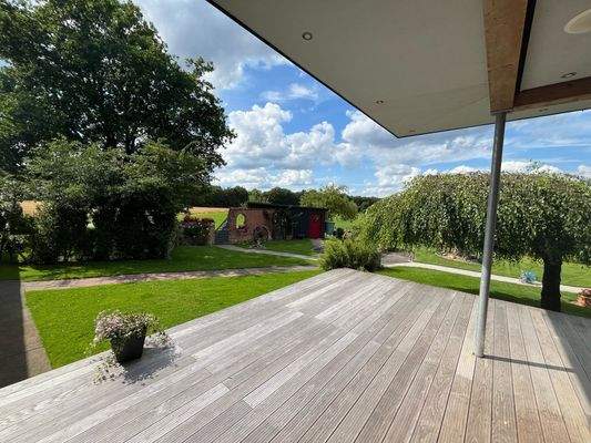 Genießen Sie Ihren Kaffee auf der Terrasse!