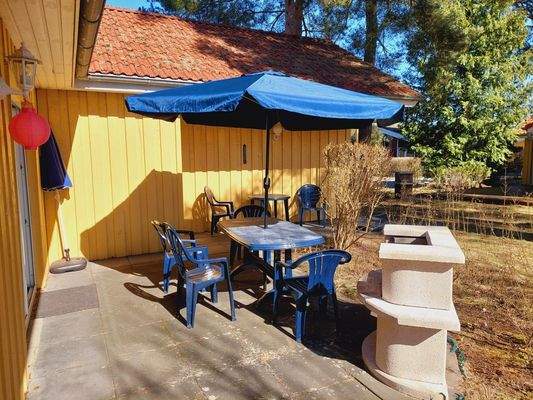 Terrasse mit Grill und weitem Blick
