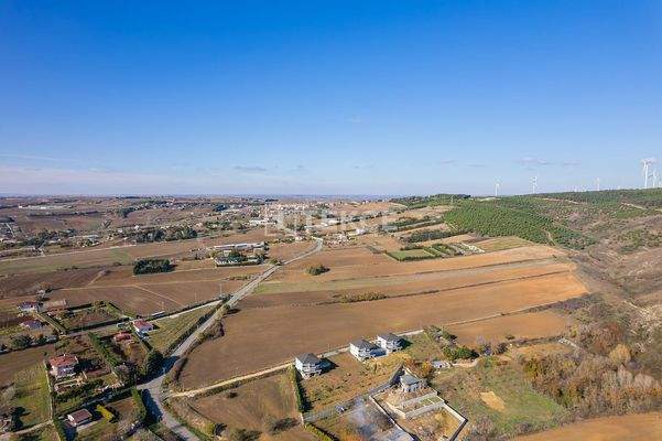 Homes with Pool and Parking in a Natural Landscape in İstanbul