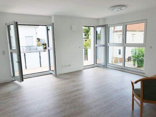 großes und helles Wohnzimmer