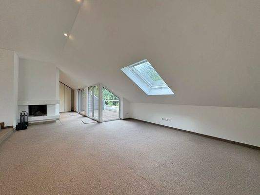 Heller Wohnbereich mit großzügigem Schnitt