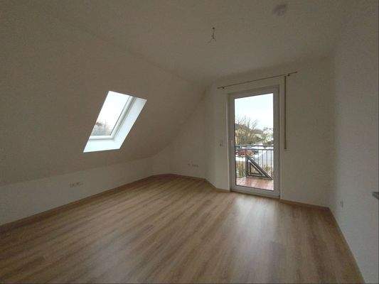 DG - Whg Nr. 2 - Zimmer 2 mit Zugang zum Balkon