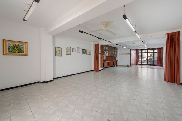 Interior (5)