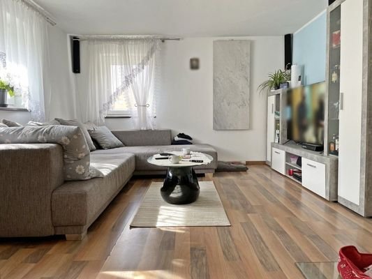 Wohnzimmer der großen Wohnung.jpg