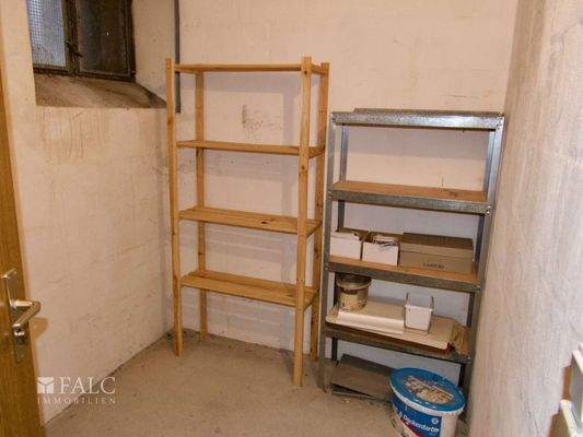 Eigener Keller, Licht, Strom