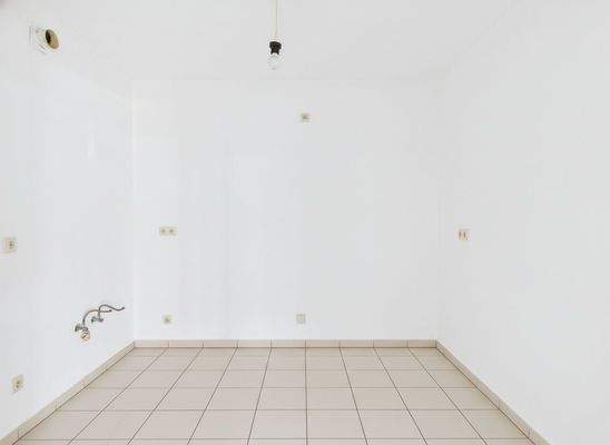 Renovierungsbeispiel Küche (Boden erneuert, Fliesenspiegel entfernt)