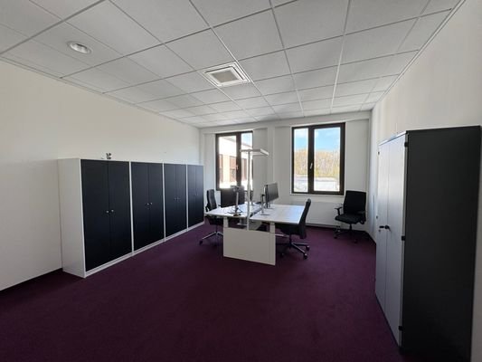 Büro 4.JPEG