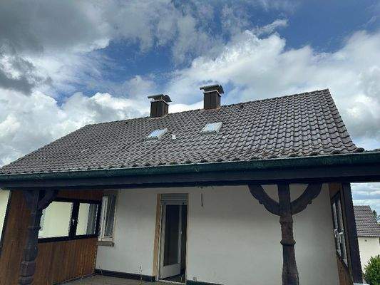 Großer, teilweise überdachter Balkon