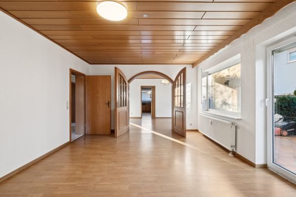Blick vom Wohnzimmer bis zur Küche EG