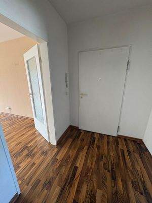 Wohnungseingang mit Parkett