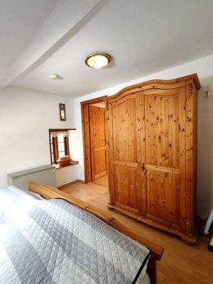 41) Wohnung III Schlafzimmer.jpg