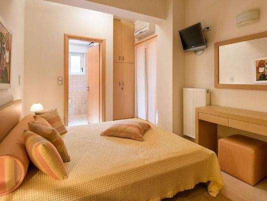 Kreta, Roussospiti: Einzigartige Villa mit separatem Apartment auf großem Grundstück mit Pool zu verkaufen