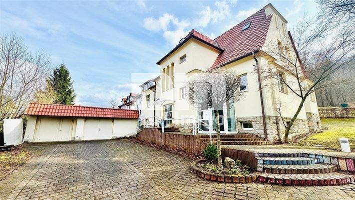 Frontansicht / Garagen